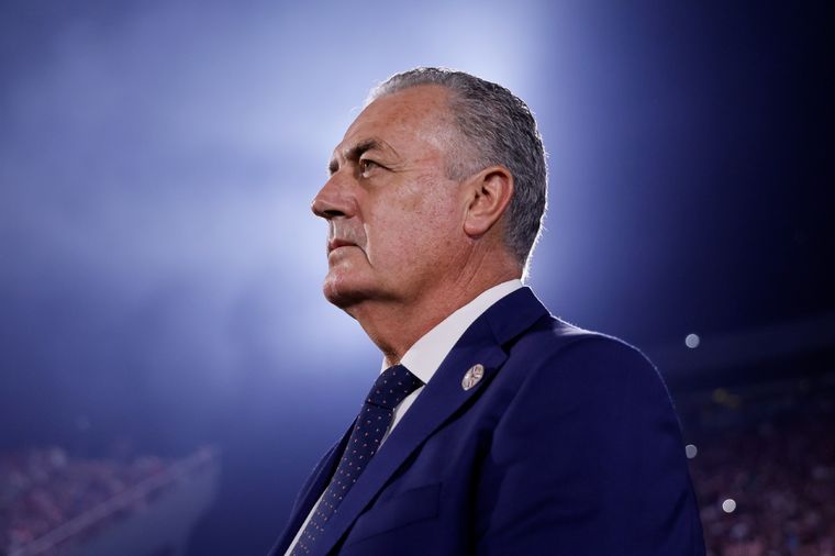 Gustavo Alfaro hizo un llamativo análisis tras el triunfo de Paraguay sobre Chile. Foto: @albirroja