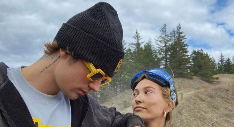 Justin Bieber, Hailey Baldwin, redes sociales