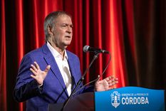 Juan Schiaretti Más preocupado por el 23 que por las legislativas de este año. Foto: Twitter Alejandra Vigo