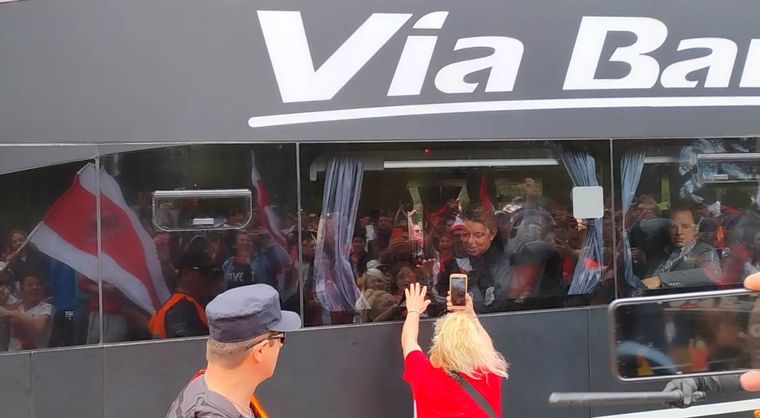 Los fanáticos enloquecieron al ver a Gallardo.