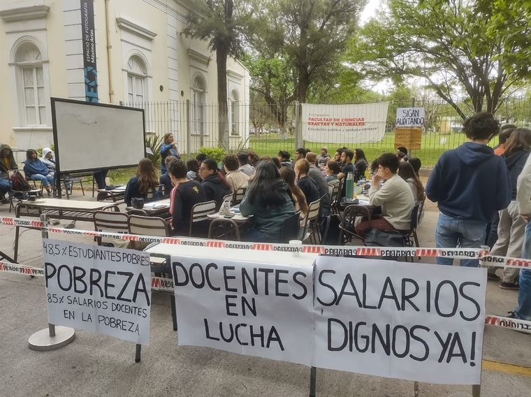 Renunciaron diecinueve docentes de la FCEN. Foto: Gentileza