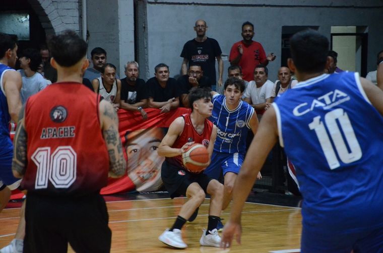Este viernes se vivió una jornada muy especial en el Vendimia de básquet. Foto: FBPM