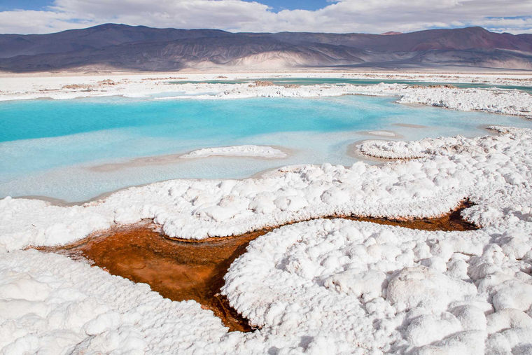 El entorno de salares y lagunas convierte a este pueblo de Catamarca en uno de los paisajes más extremos del país. El entorno de salares y lagunas convierte a este pueblo de Catamarca en uno de los paisajes más extremos del país.