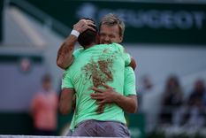 Krawietz abraza a Mies tras conquistar el último Roland Garros. Roland Garros Foto: Roland Garros