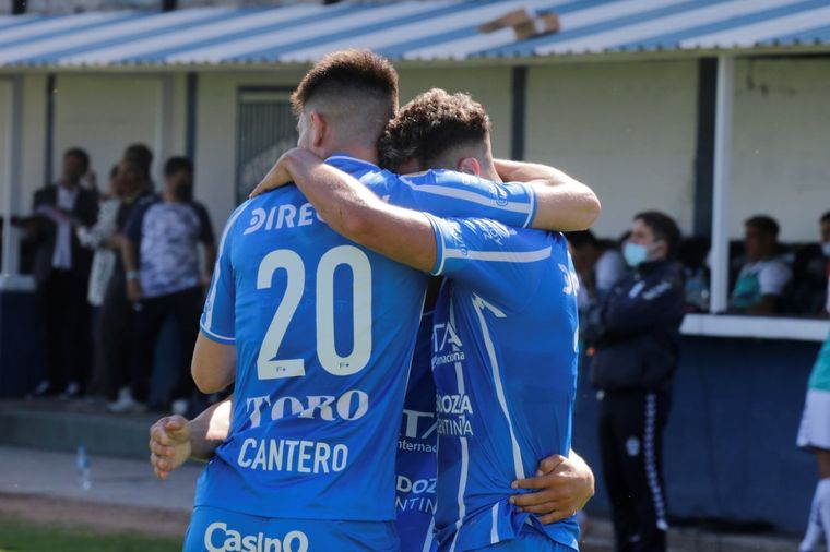 Festejo de gol en el Gambarte. Foto: Club Godoy Cruz