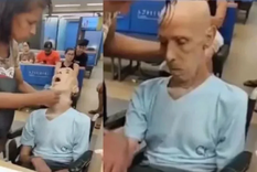 Foto: La mujer interactuando con el cadáver en el banco de Río de Janeiro