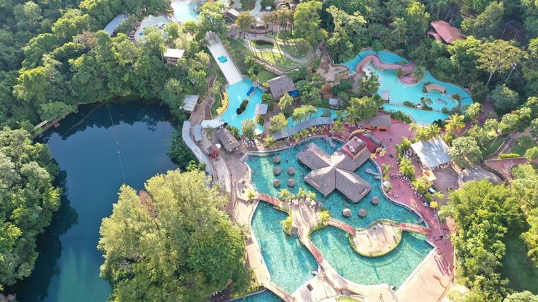 El parque Caldas Novas y Río Quente que está en Brasil. El parque Caldas Novas y Río Quente que está en Brasil.