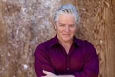 Thomas Wilson Jr., quien hizo de Biff Tannen en Volver al Futuro, y una foto inédita que lo junta con sus compañeros de elenco. Foto: Tom Wilson USA