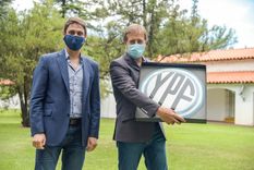 Rodolfo Suárez y el CEO de YPF, Sergio Afrontti