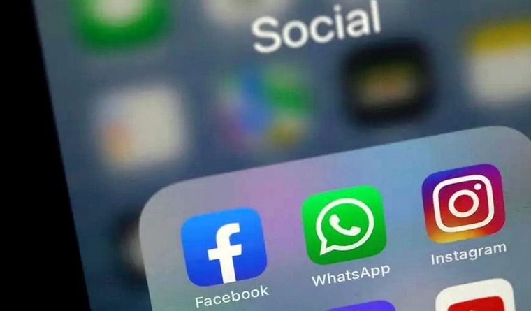 Jóvenes y adolescentes son los mayores consumidores de redes sociales. Foto Efe Jóvenes y adolescentes son los mayores consumidores de redes sociales. Foto Efe