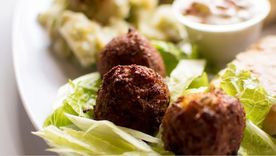 El falafel es muy consumido debido a las propiedades que posee el garbanzo, su ingrediente principal. Foto: Pixabay