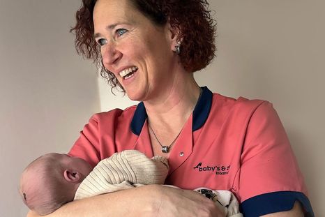 Esta forma única de atención de maternidad durante los días posteriores al parto transforma el "cuarto trimestre". Esta forma única de atención de maternidad durante los días posteriores al parto transforma el "cuarto trimestre".