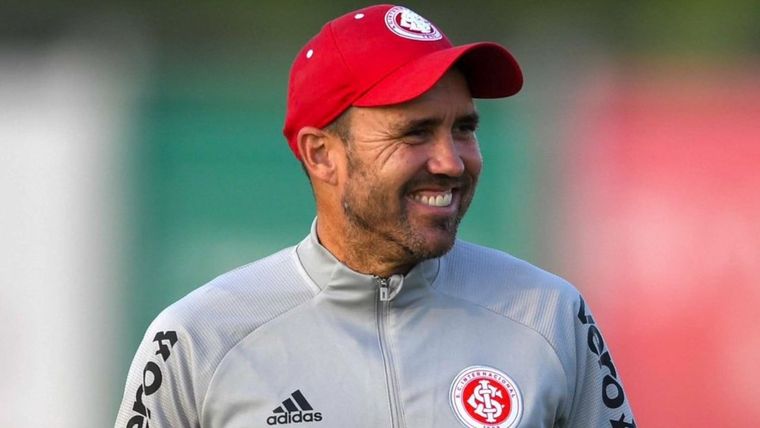 Coudet renovó contrato con Inter de Porto Alegre. Foto: Twitter @SCInternacional