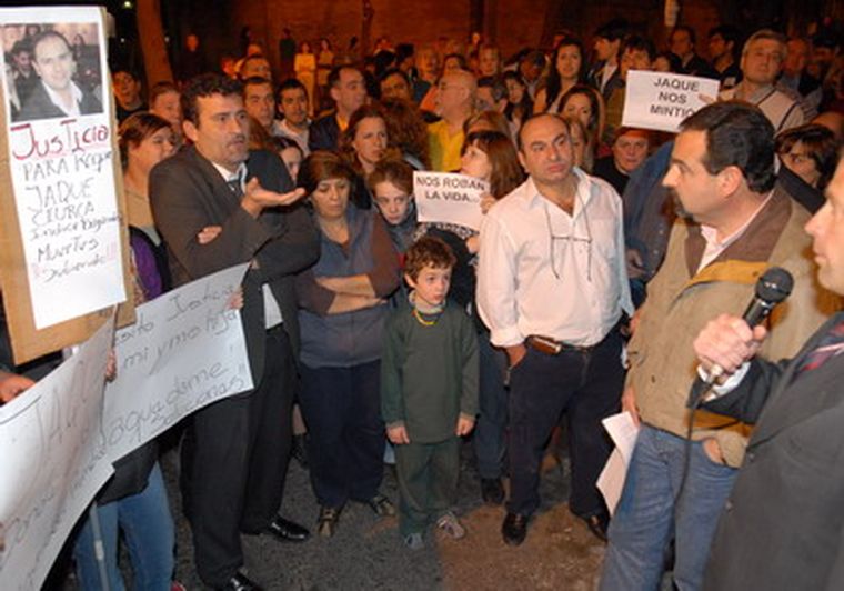 Ciurca escuchó las críticas de los vecinos. Foto: Ivana González/MDZ