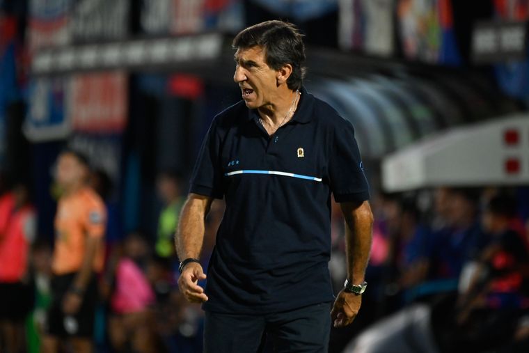 Gustavo Costas se lamentó por el pésimo arranque de Racing en el campeonato.