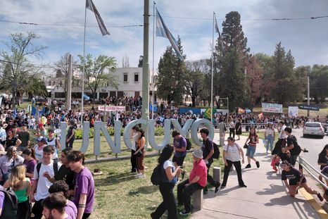 La franja Morada ya decidió a quién apoyará como candidato a rector. La franja Morada ya decidió a quién apoyará como candidato a rector.