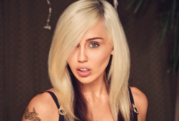 Miley Cyrus revoluciona al público con sus atuendos salvajes y estilosos.  Foto: instagram: mileycyrus