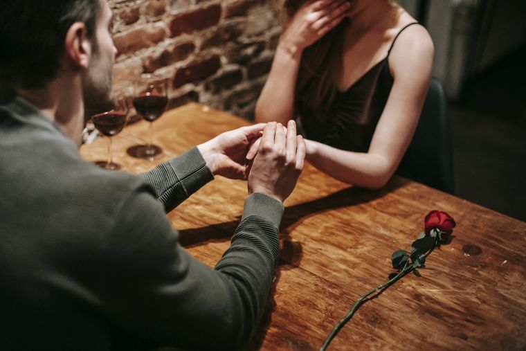 Muchas parejas esperan cada 14 de febrero para festejar su amor. Foto: Pexels