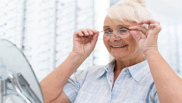 PAMI cuenta con diferentes beneficios, entre ellos, la entrega de anteojos gratis Foto: Freepik