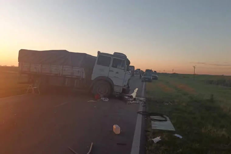 El choque tuvo lugar este miércoles a la madrugada en el kilómetro 351 de la ruta nacional 34 Foto: NA