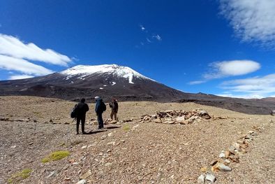 MDZol | El equipo de científicos retornó a la zona de la ladera norte del volcán Maipo para efectuar mediciones relacionadas al hallazgo arqueológico que evidencia la presencia inca en Mendoza. Foto: Gentileza
