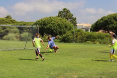 Emiliano Dibu Martínez atajó durante sus vacaciones en Portugal
