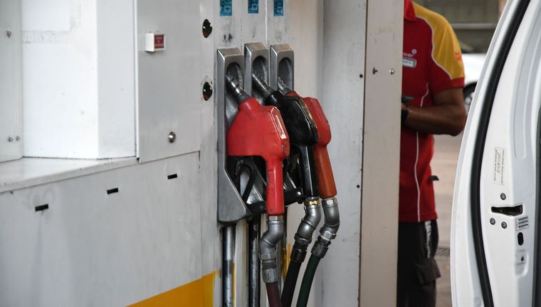 En mayo vuelven a subir los precios de la nafta y el gasoil Foto: Santiago Tagua/MDZ