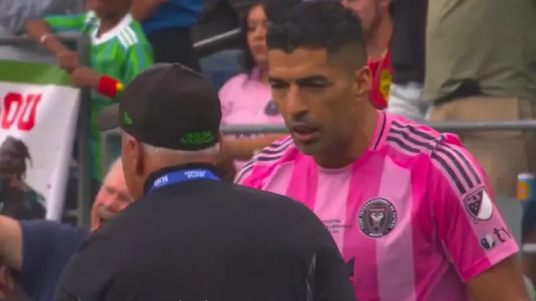 La final terminó en un papelón. Luis Suárez, enojado con un integrante de Seattle Sounders, desató la polémica con una reacción que se viralizó al instante.