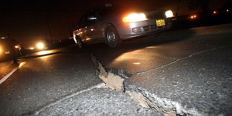 Pared derrumbada luego del terremoto. Foto: Web