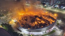 El incendio afectó el techo del velódromo de Río de Janeiro. Imagen Captura de pantalla Youtube El incendio afectó el techo del velódromo de Río de Janeiro. Imagen Captura de pantalla Youtube