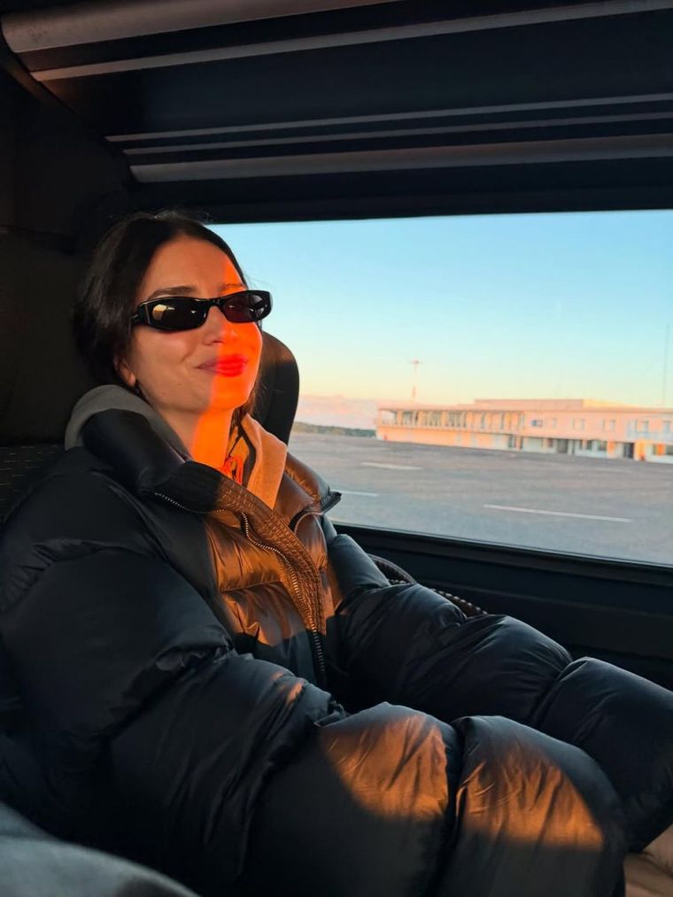 El look urbano de Zaira Nara.