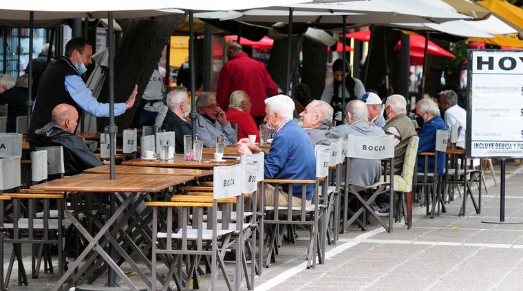 Infectólogo recomendó no apurar las flexibilizaciones. Foto: ALF PONCE MERCADO / MDZ