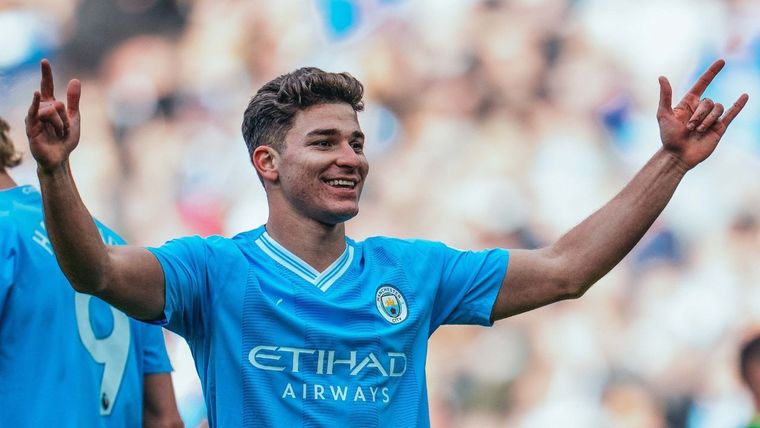 Julián Álvarez marcó el primer tanto del City. Foto: @ManCityES