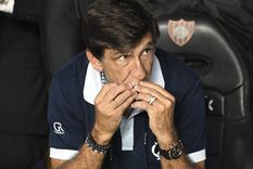 A todos los hinchas y socios de Racing... empezó Costas su carta. Foto: Fotobaires A todos los hinchas y socios de Racing... empezó Costas su carta. Foto: Fotobaires