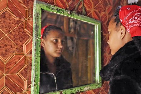 A Yvonne le dijeron que su padre ya no estaba vivo, ahora pudo encontrarse con él. A Yvonne le dijeron que su padre ya no estaba vivo, ahora pudo encontrarse con él.