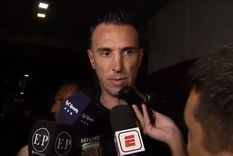 Pablo Dóvalo y su salida del estadio tras el Barracas Central-Independiente. Foto: Captura Pablo Dóvalo y su salida del estadio tras el Barracas Central-Independiente. Foto: Captura