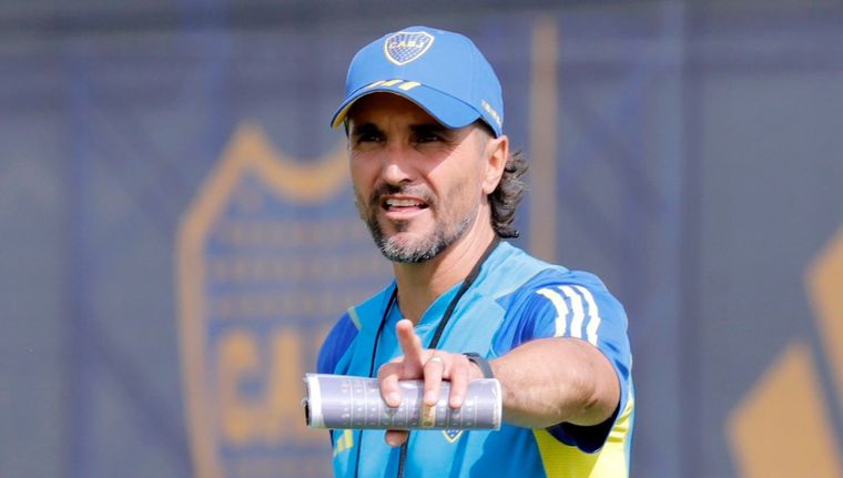 El entrenador hará se debut como DT del Xeneize Foto: @BocaJrsOficial