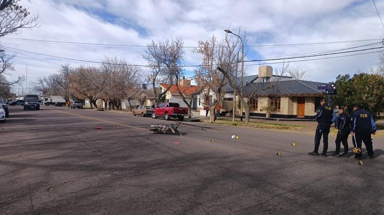 El joven circulaba en una moto cuando chocó con una camioneta Toyota Hilux.&nbsp;