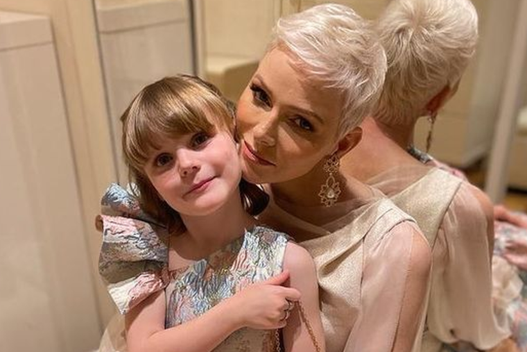 Charlène de Mónaco se lució con un look osado y sin el príncipe Alberto. Foto: INSTAGRAM @hshprincesscharlene