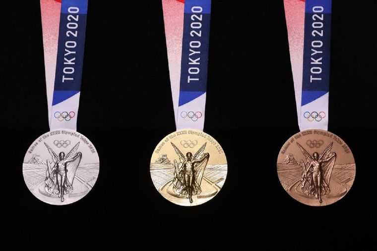 Las medallas que recibirán los atléticas en Tokio. Foto: Olympics