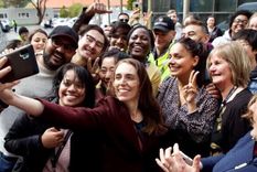 Jacinda Ardern, primera ministra de Nueva Zelanda, con su gente. Jacinda Ardern, primera ministra de Nueva Zelanda, con su gente.