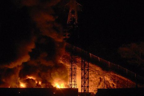 Imagen del incendio en Fuerte Tiuna, el mayor complejo militar de Venezuela, tras una serie de explosiones en Caracas el 3 de enero de 2026. Imagen del incendio en Fuerte Tiuna, el mayor complejo militar de Venezuela, tras una serie de explosiones en Caracas el 3 de enero de 2026.