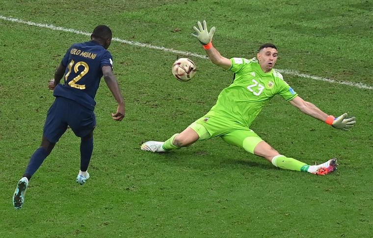 La atajada del Mundial de Qatar. Foto: EFE