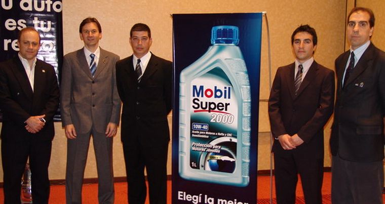 Autoridades de Esso Petrolera y directivos de Abraham Hnos.: Daniel Mónaco, Fernando Lomeña, Eduardo Abraham, Adrián Amoroso y Pablo Rosanova. Foto: Florencia Da Souza / MDZ