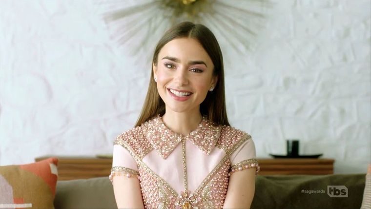 Foto: https://www.vanitatis.elconfidencial.com/estilo/moda/2021-12-15/looks-lily-collins-emily-in-paris-temporada-2_3341880/