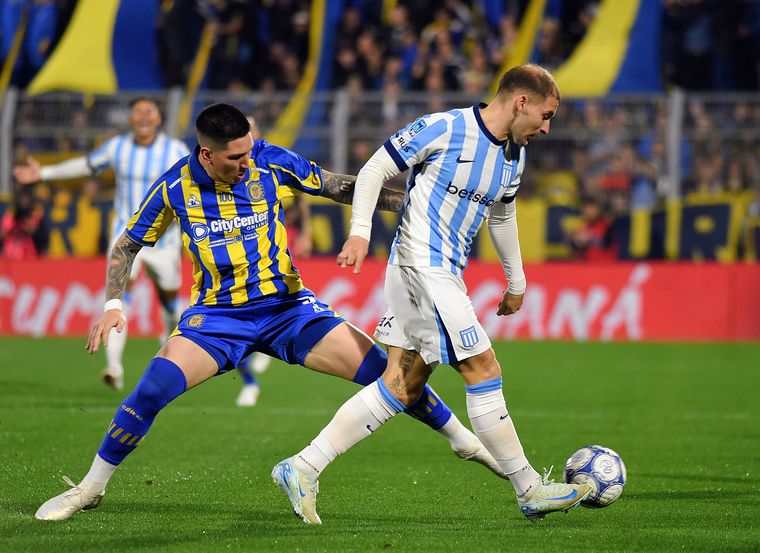 Racing enfrenta a Rosario Central en el Gigante de Arroyito.