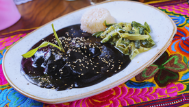 Cada familia en Oaxaca guarda su propia receta, transmitida de generación en generación con ligeras variaciones. Cada familia en Oaxaca guarda su propia receta, transmitida de generación en generación con ligeras variaciones.