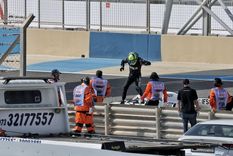 Checo Pérez sufrió un problema con su Cadillac en el segundo día de entrenamientos en Baréin. Checo Pérez sufrió un problema con su Cadillac en el segundo día de entrenamientos en Baréin.