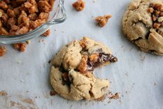 Las cookies con nuez y chips de chocolate son deliciosas. Puedes tener la masa lista en el freezer para cualquier ocasión. Foto: Unsplash