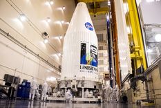 Dentro de la Instalación de Procesamiento Integrado en la Base de la Fuerza Espacial Vandenberg en California Foto: Crédito de la foto: USSF 30th Space Wing / Chris Okula